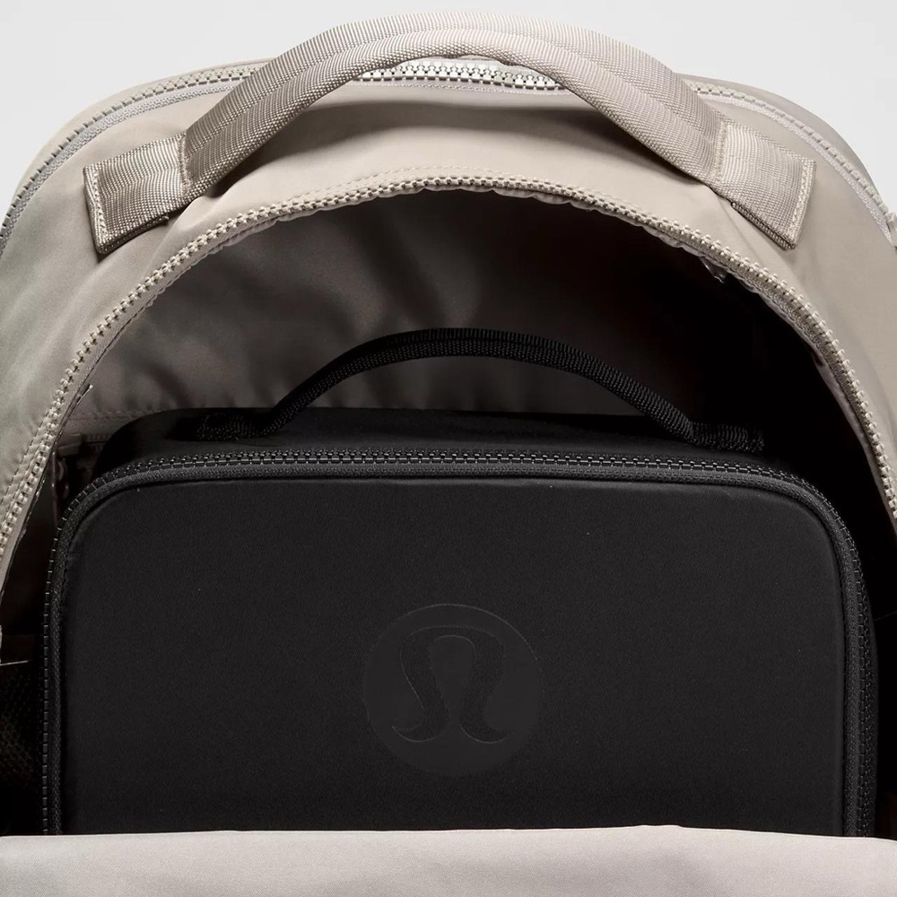 Lululemon New Crew Lunch Box- Black - Picture 9 of 9